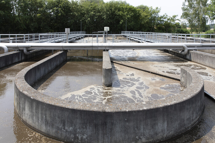 Toevoer van zuurstof naar de micro-organismen in de beluchtingstank.