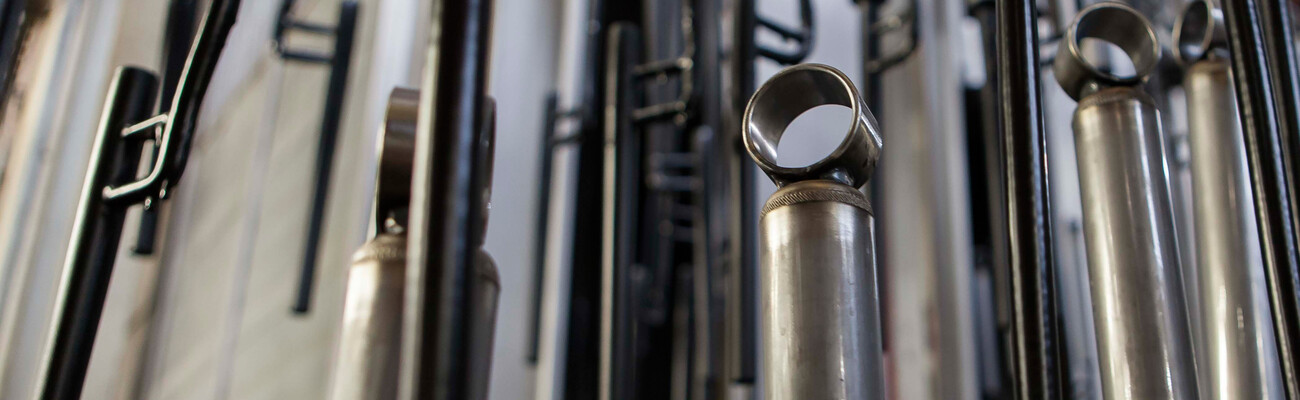 Foto van werkstukken voor schokdempers van ZF Friedrichshafen