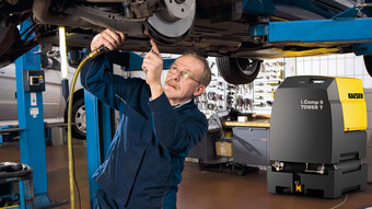 Le compresseur à pistons i.Comp 9 avec sécheur frigorifique intégré est la station d’air comprimé idéale pour les garages automobiles.